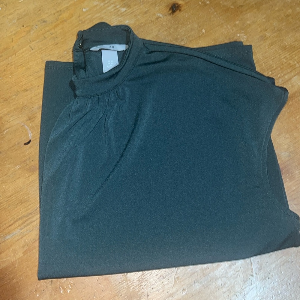 H&M business top